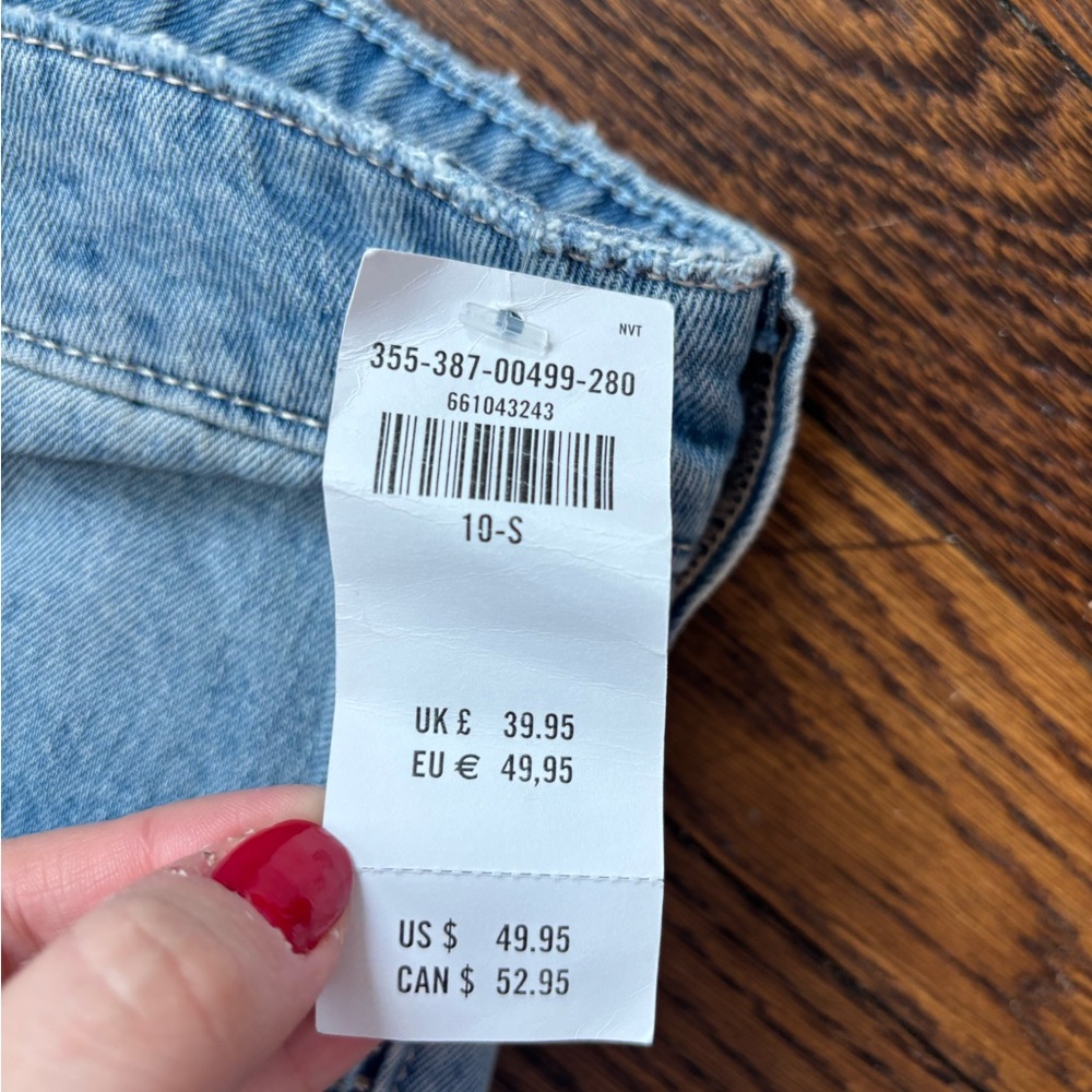 Hollister Curvy Mid-Rise Baggy Jeans in Light Blue Denim - Picture 4 of 4